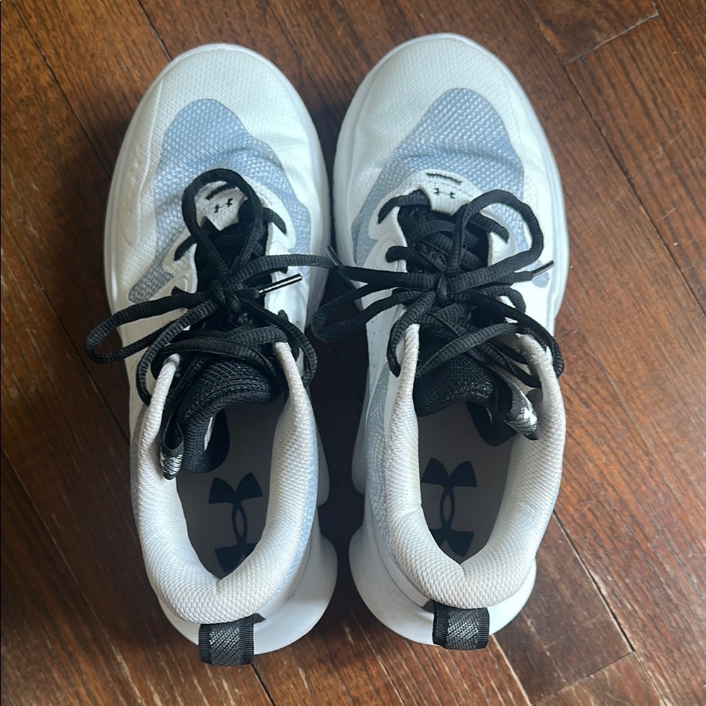 Under Armour White and Black Sneakers Low-Top Design